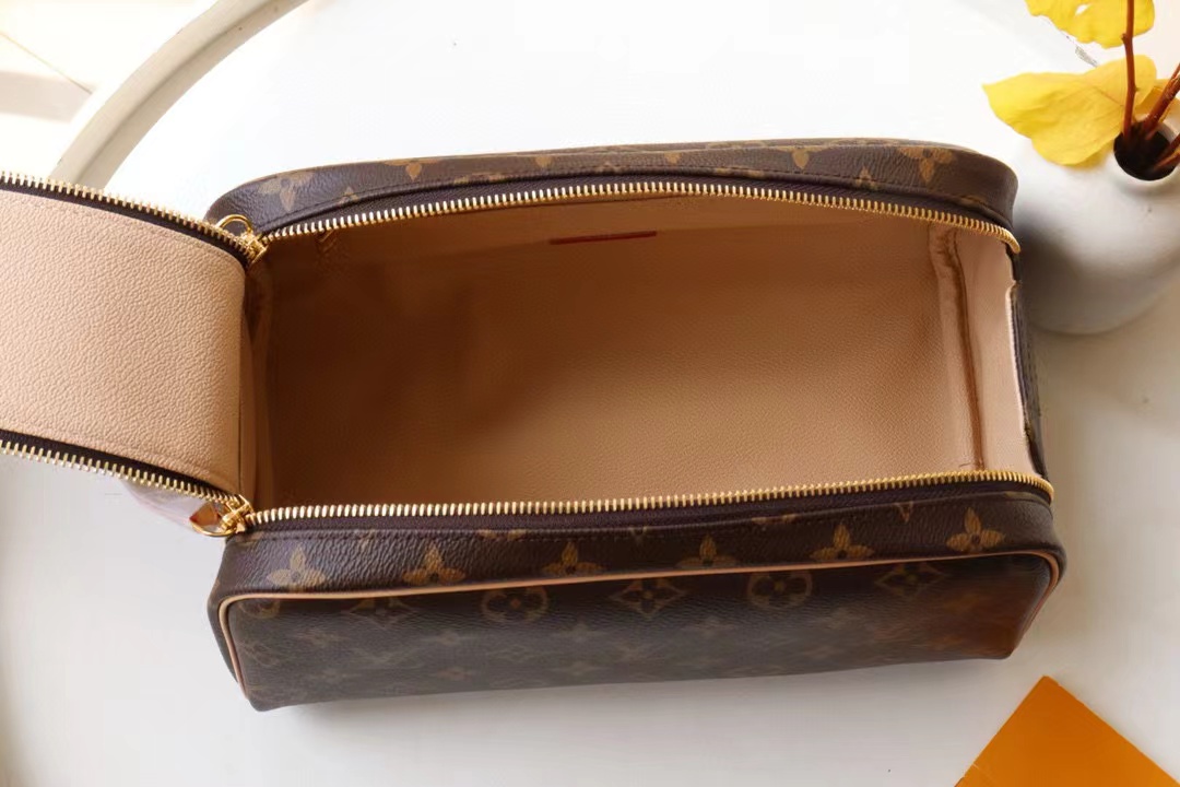 Louis Vuitton DOPP KIT TOILET POUCH Monogram High