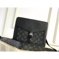 Louis Vuitton OUTDOOR FLAP MESSENGER Taiga Black High