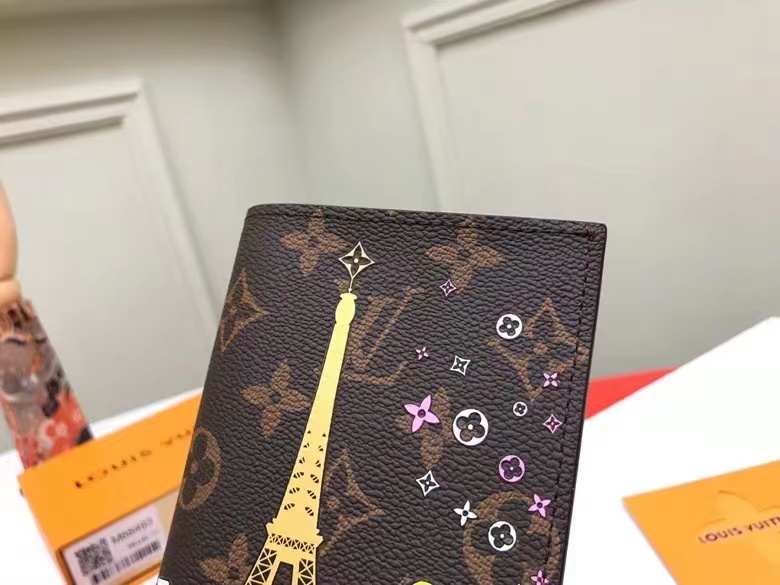 Louis Vuitton PASSPORT COVER Holiday High