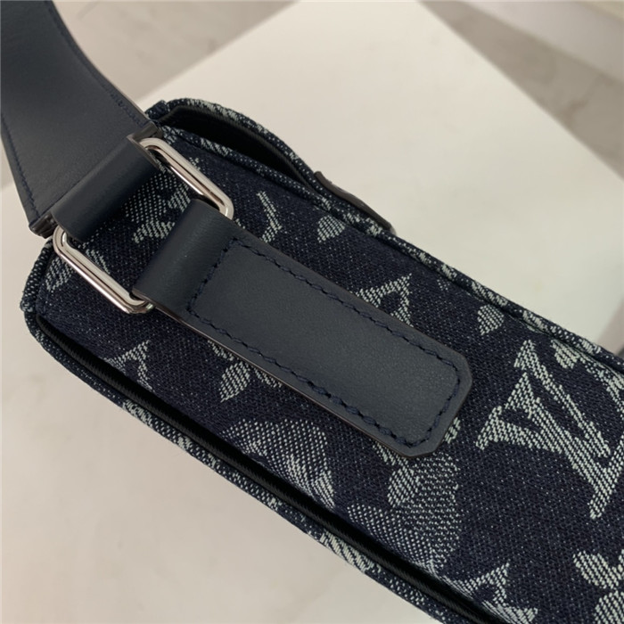 Louis Vuitton Trunk Messenger Monogram Tapestry High