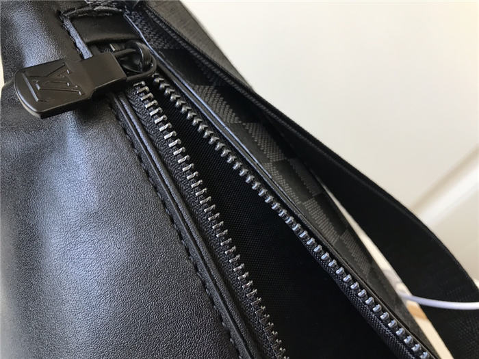 Louis Vuitton Discovery Bumbag Damier Graphite