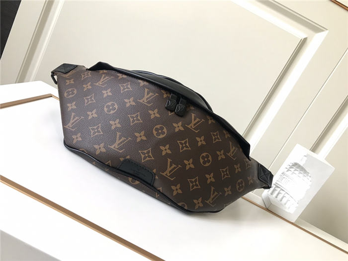 Louis Vuitton Discovery Bumbag Monogram