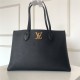 Louis Vuitton LOCKME SHOPPER Grained calf Black High