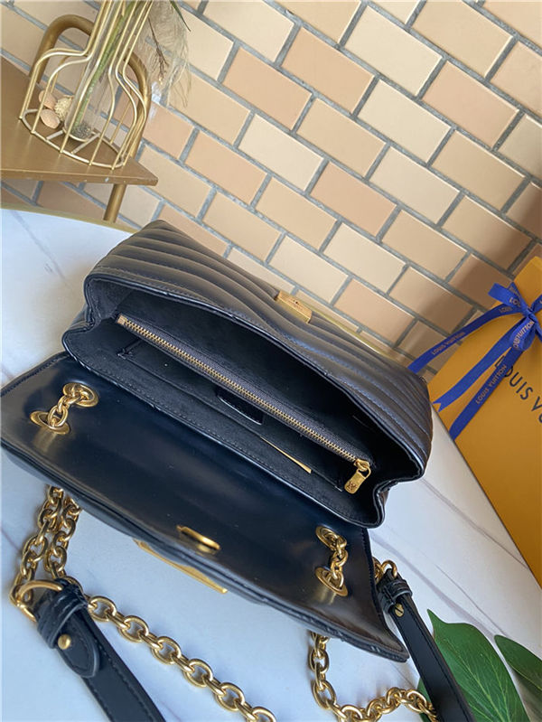 Louis Vuitton LV NEW WAVE CHAIN BAG Mid