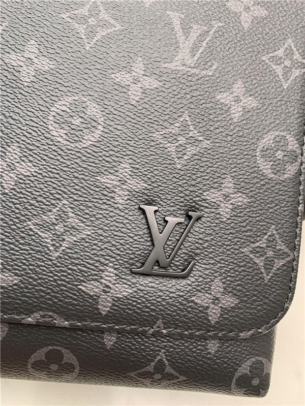 Louis Vuitton DISTRICT PM Monogram Eclipse High