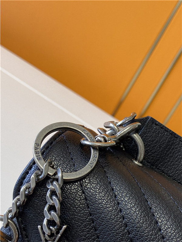 COLLEGE MEDIUM CHAIN BAG IN MATELASSÉ LEATHER mid